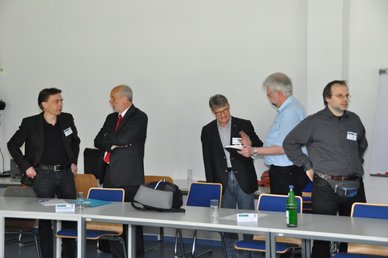 Bild von Prof. Bühler und einiger Teilnehmer 